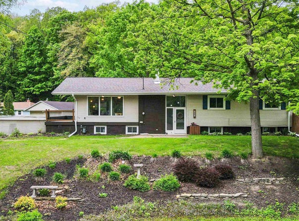 338 SWISS HILL Drive, GREEN BAY, WI 54302