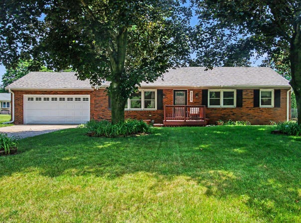 2125 Pawnee Path, Stevensville, MI 49127