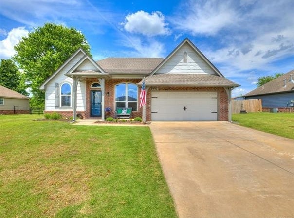 29911 E 137th Place, Coweta, OK 74429