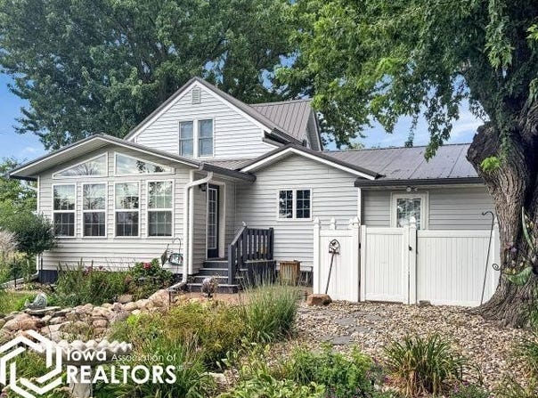 220 Main Street, Dumont, IA 50625