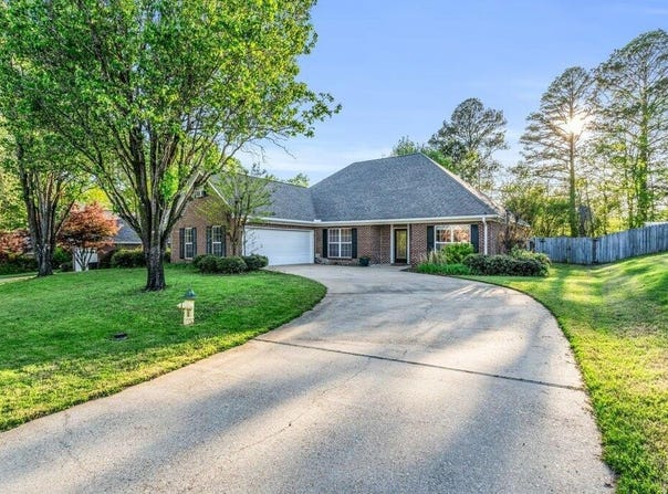 109 Copperfield Ct, Starkville, MS 39759