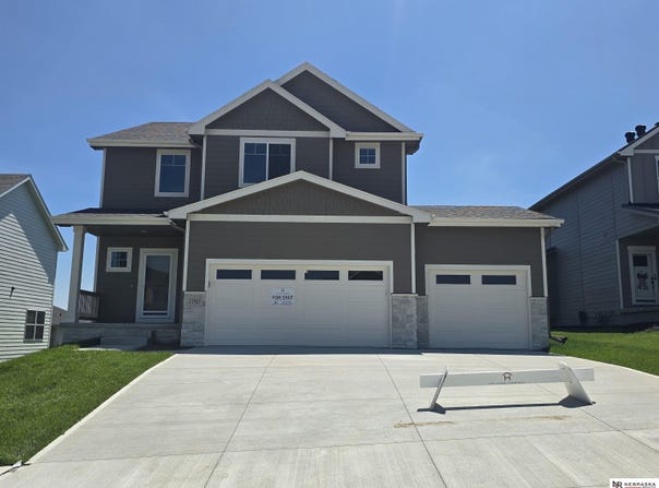 17547 Potter Street, Bennington, NE 68007