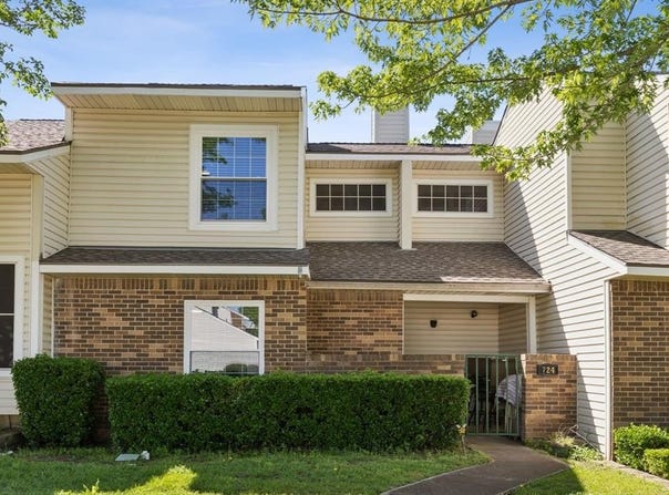 724 Creekwood Court, Lewisville, TX 75067
