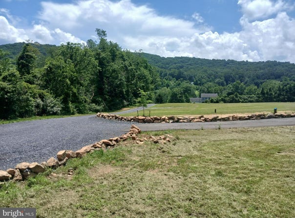 CAROLYNS WAY, LINDEN, VA 22642