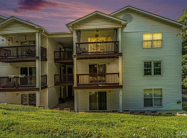 10 Eagle Rock Cove, Valley Park, MO 63088