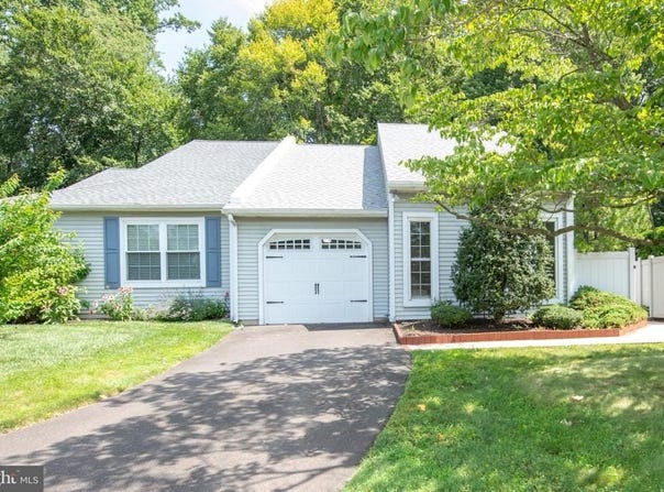 292 WOODS EDGE PLACE, LANGHORNE, PA 19047