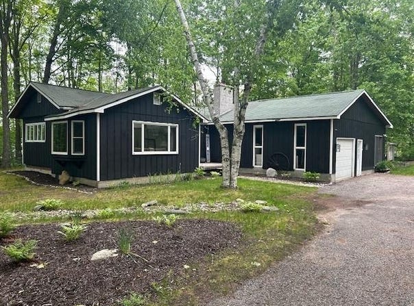8118 E Mitchell, Petoskey, MI 49770
