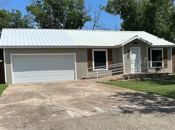 401 Morgan Mill Road, Stephenville, TX 76401