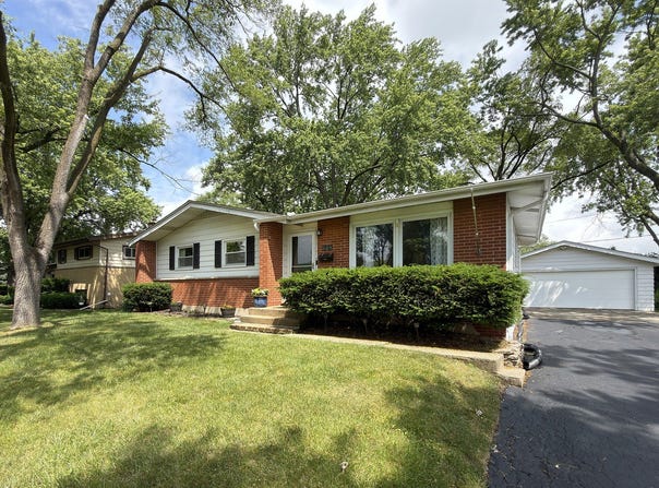 604 E Cedar Lane, Mount Prospect, IL 60056