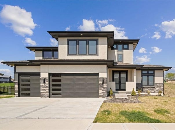 2210 NW Palisades Drive, Riverside, MO 64150