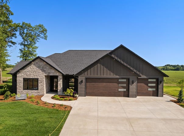 405 Prairie View Drive, Portage, WI 53901