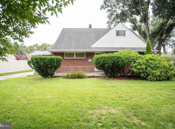 702 CEDAR STREET, RIVERTON, NJ 08077