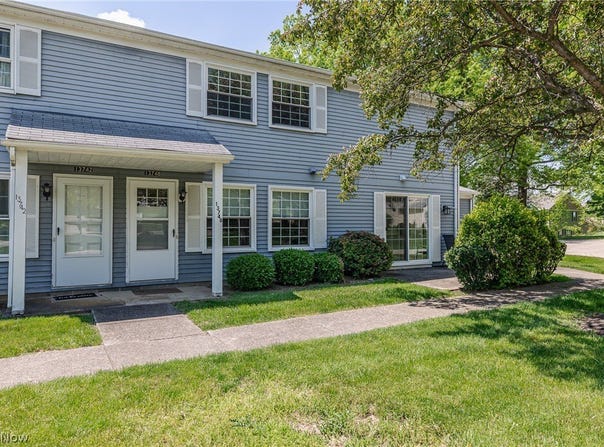 13748 Oakbrook Drive, North Royalton, OH 44133