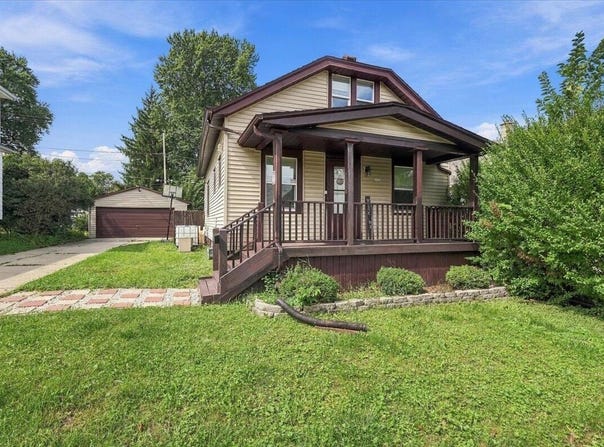 2133 S 89th St, West Allis, WI 53227