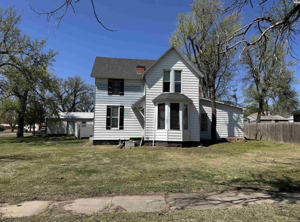 121 E 12th St, Larned, KS 67550