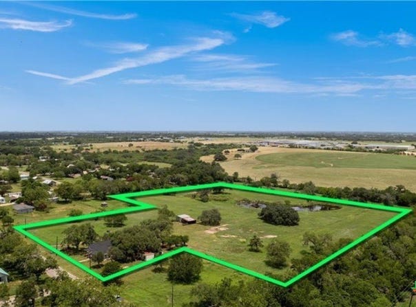 210 Julia St., Yoakum, TX 77995