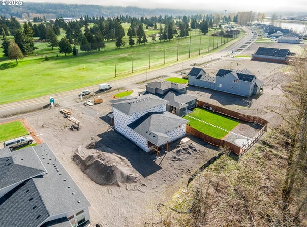 2036 S RIVER RD, Kelso, WA 98626