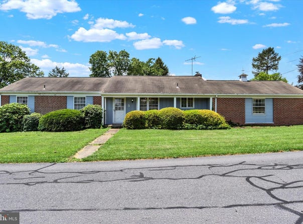 5 GREENWAY DRIVE, MECHANICSBURG, PA 17055