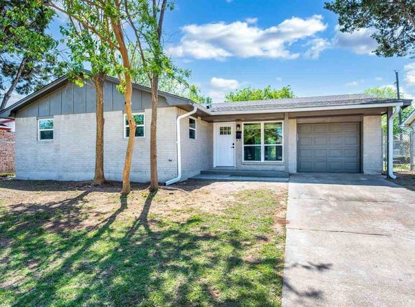 708 SW Arbuckle Ave, Lawton, OK 73501-8218