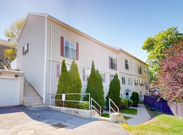 110 Coolidge Hill Rd, Watertown, MA 02472
