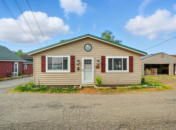 4881 Decker Avenue NE, Thornville, OH 43076