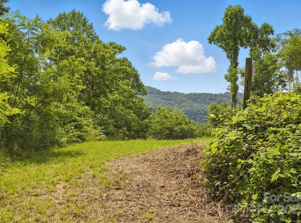 000 Silverglen Way, Hendersonville, NC 28792