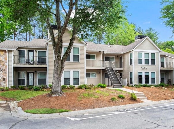 1214 Lake Pointe Circle, Roswell, GA 30075