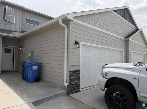 8106 E Tencate Pl, Sioux Falls, SD 57110
