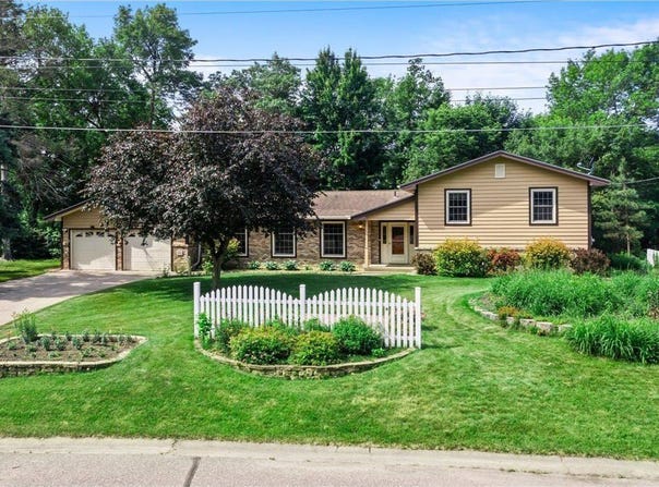 331 Sunset Lane N, Cambridge, MN 55008