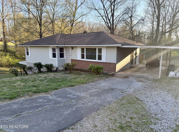 321 Walnut Valley Rd, Clinton, TN 37716