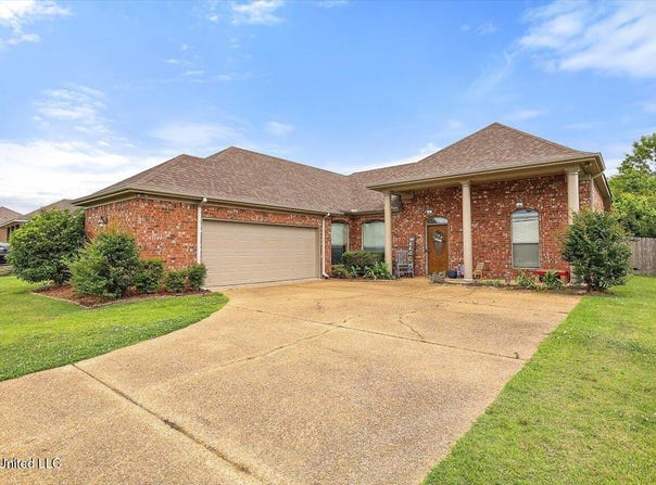 107 Carriage Lane, Florence, MS 39073