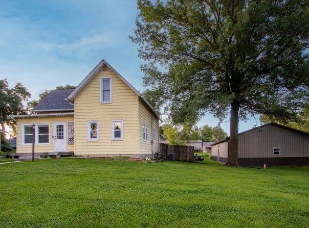 109 E Clanton Street, St Charles, IA 50240