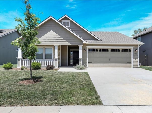 820 W 30th Street, Lawrence, KS 66046