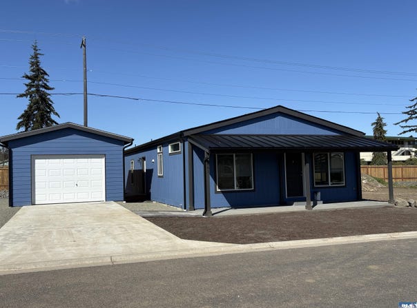 861 N Iris Ave, Sequim, WA 98382