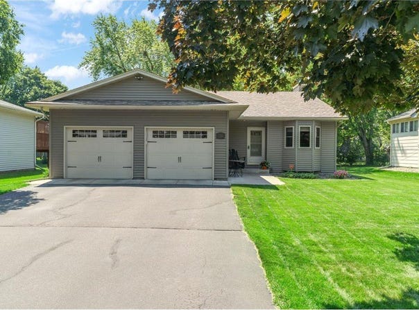 734 Hiawatha Avenue, Vadnais Heights, MN 55127