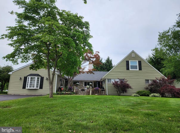 45 SHADYWOOD ROAD, LEVITTOWN, PA 19056