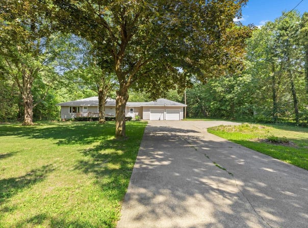 57954 Pear Road, South Bend, IN 46619