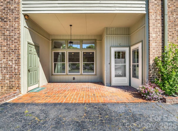 44 Jervey Road, Tryon, NC 28782