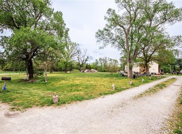 5971 Montgomery Road, Mound City, KS 66056