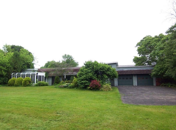 111 LINDSEY Avenue, OCONTO, WI 54153-1920