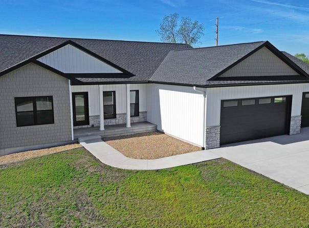 101 Pine Ridge Road, New Hartford, IA 50660