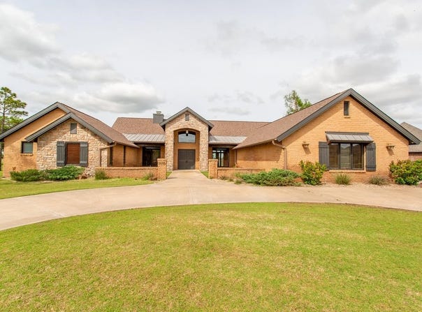 1605 Club House Dr, Enid, OK 73703