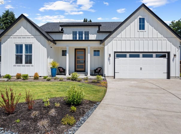 623 W 10TH St, LaCenter, WA 98629