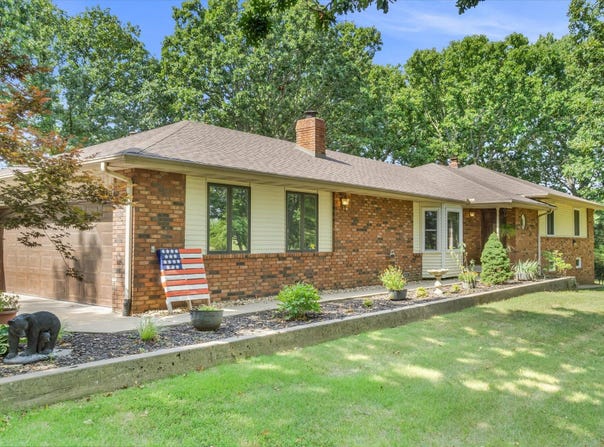 908 Apache Road, Sparta, MO 65753