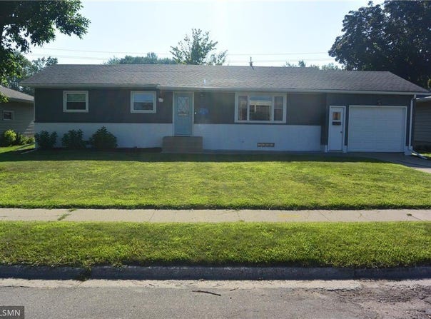 1810 Hennepin Avenue N, Glencoe, MN 55336