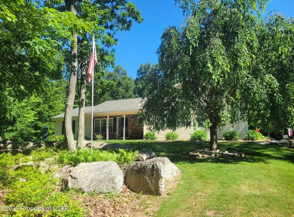 406 E Mountain Side Drive, Sugarloaf, PA 18249