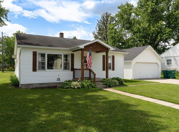 26 E Peterson Street, Otterbein, IN 47970