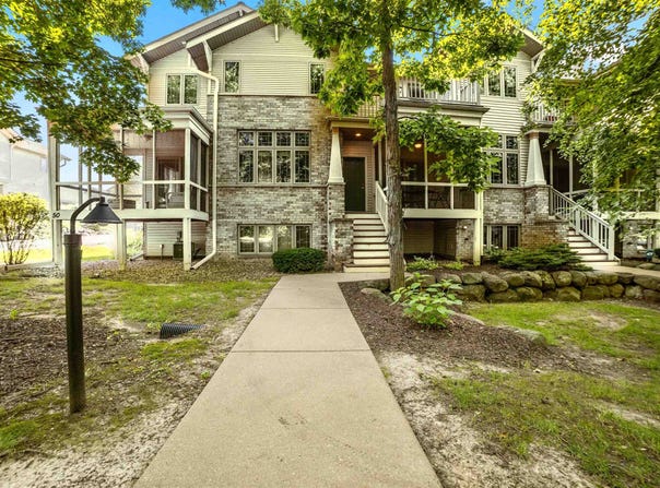 52 Wood Brook Way, Fitchburg, WI 53711