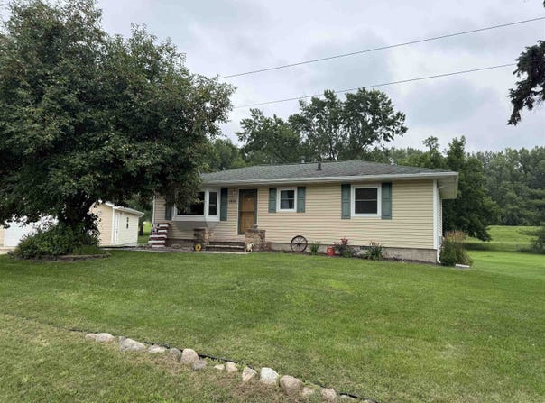 1313 Black Hawk Road, Waterloo, IA 50701