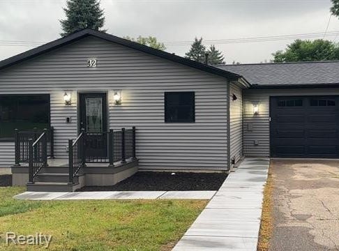 42 Hartley Street, Lapeer, MI 48446